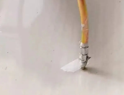 虹口瓷砖空鼓维修公司专业解答在瓷砖铺贴过程中，如果使用的砂料过粗（如全部使用了粗砂），可能会导致以下问题